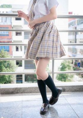 叶子野外勾搭农民工啪啪