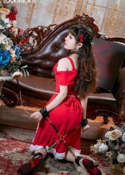 坑神偷拍美眉tp女厕嘘嘘
