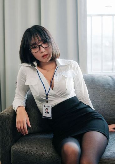 女大学生的沙龙室观看